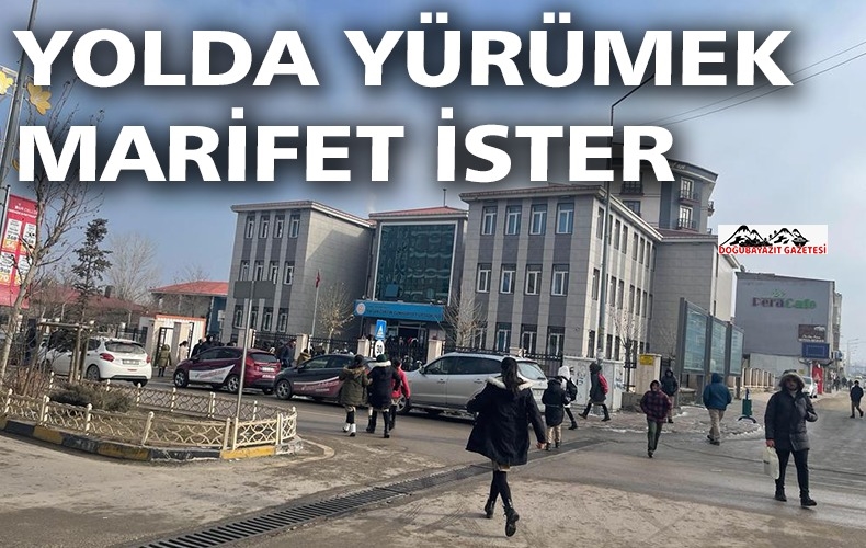 VATANDAŞLAR DÜŞMEMEK İÇİN KASILA KASILA YÜRÜYOR