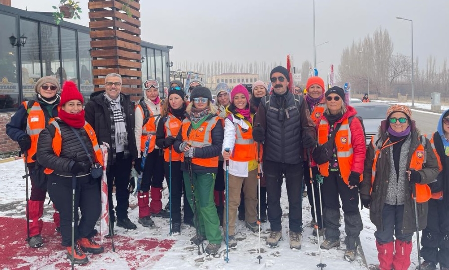 DOĞA TUTKUNU KADINLARDAN ŞİDDETE HAYIR