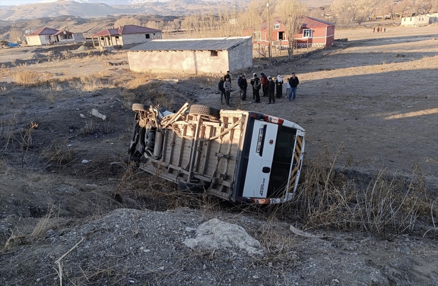 DOĞUBAYAZIT’TA TIR İLE MİNİBÜSÜN ÇARPIŞMASI SONUCU 1 KİŞİ ÖLDÜ