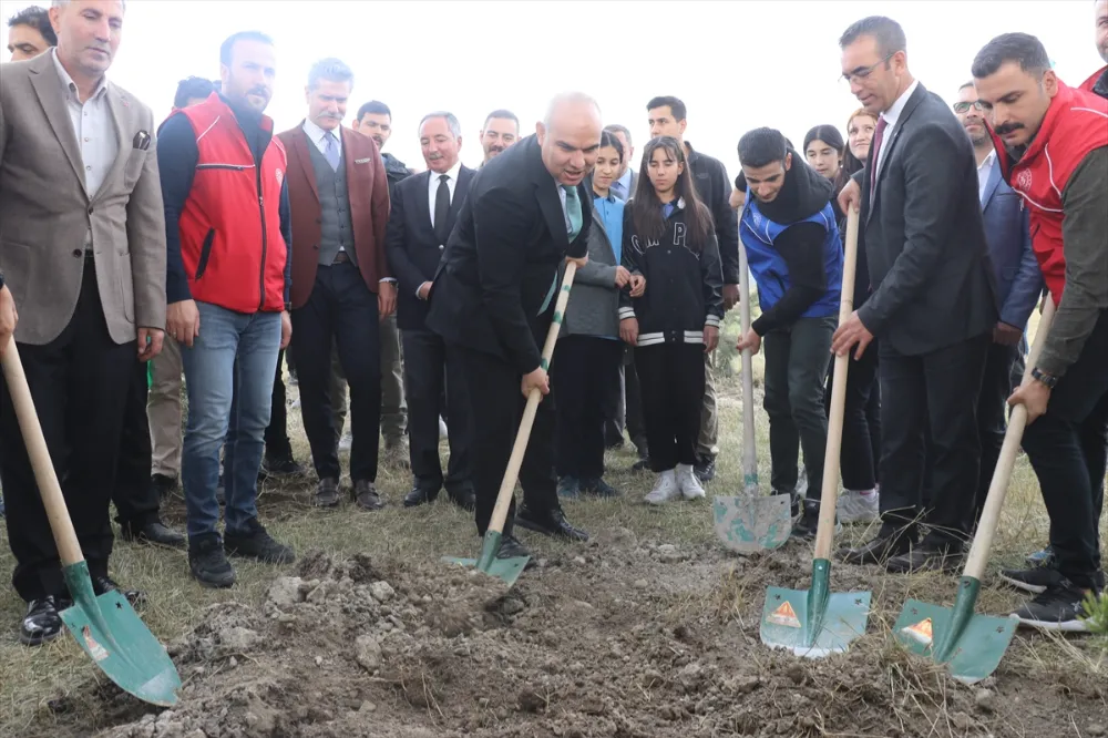 AĞRI’DA 2023 FİDAN TOPRAKLA BULUŞTURULDU