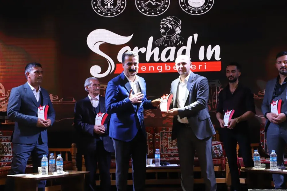 SERHAD’IN DENGBEJLERİ PROGRAMI, DOĞUBAYAZIT’TA BÜYÜK BEĞENİ TOPLADI