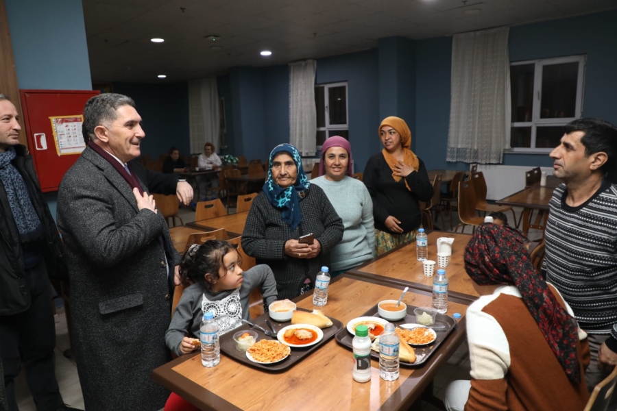 EKREM  ÇELEBİ: AĞRI DEPREMZEDELERİMİZ İÇİN TEK YÜREK OLDU