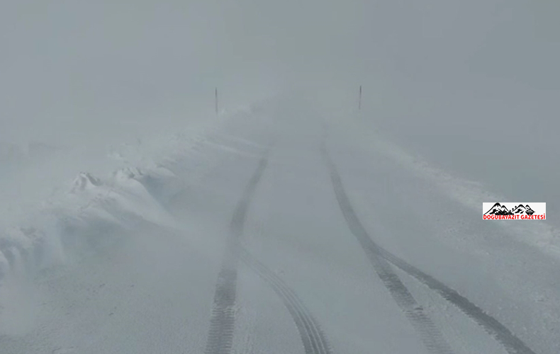 AĞRI KARA YOLU KAR NEDENİYLE ULAŞIMA KAPANDI