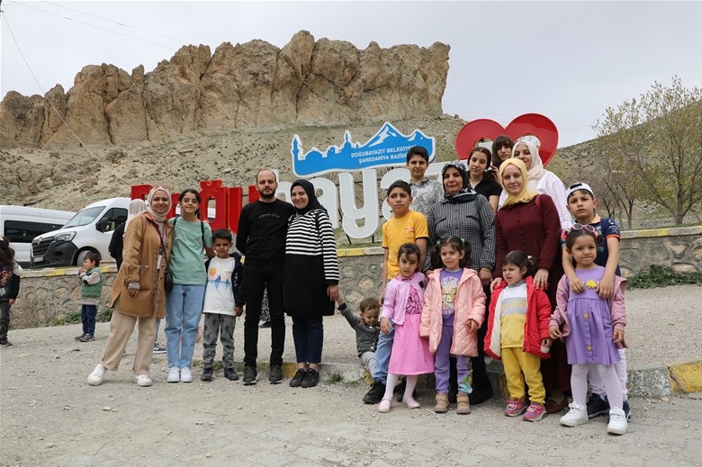 AFETZEDELER DOĞUBAYAZIT’I GEZEREK MORAL BULDU