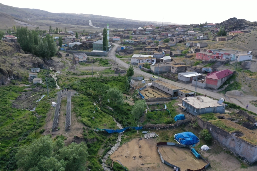 DOĞUBAYAZIT ÇETENLİ KÖYÜNDE GÜNEŞ PANELİ