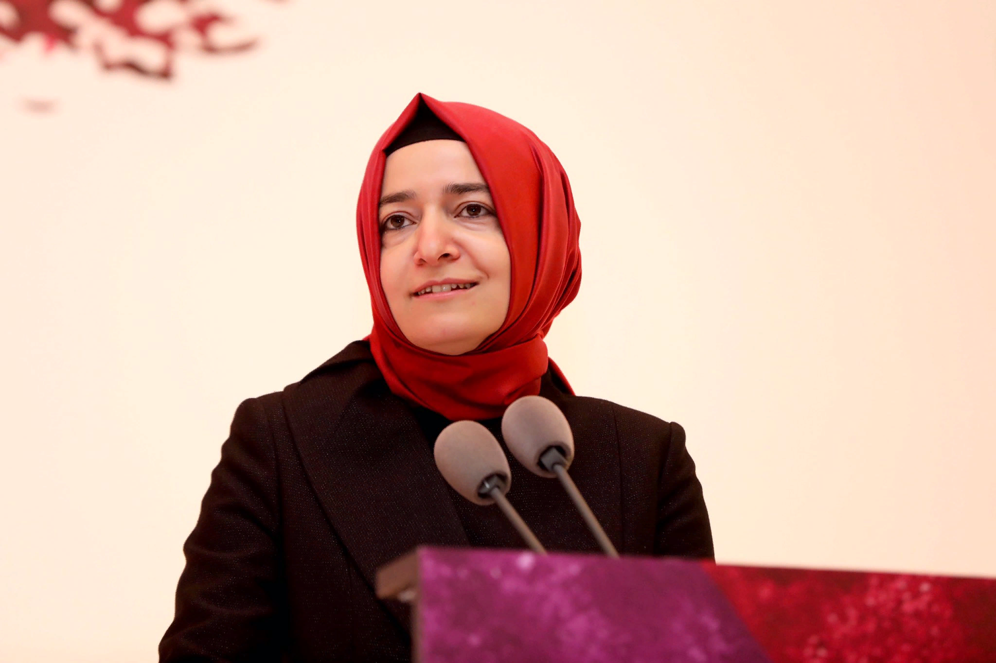 FATMA BETÜL SAYAN KAYA AK PARTİ GENEL BAŞKAN DANIŞMANI OLDU