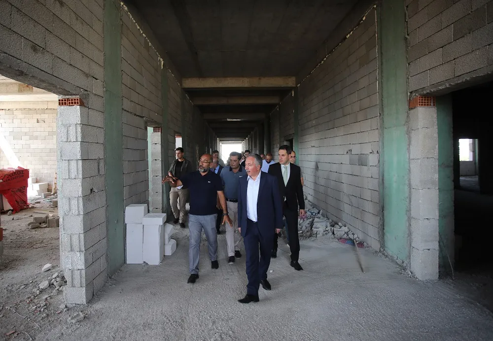 REKTÖR İNŞAT’TA TEMASLARDA BULUNDU