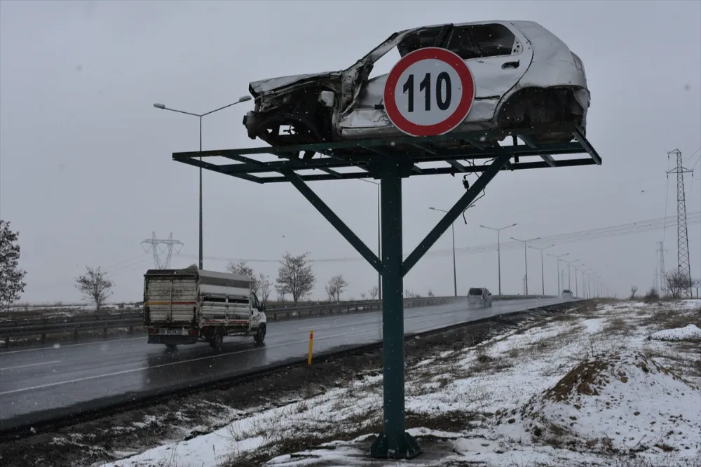 SÜRÜCÜLER HASARLI ARAÇLARLA TRAFİK KAZALARINA KARŞI UYARILIYOR