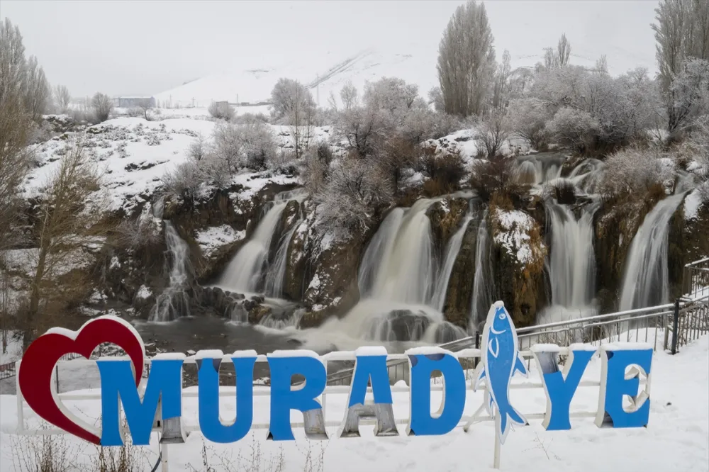 DOĞUBAYAZIT’A 45 KM. UZAKLIKTA BULUNAN YAZ-KIŞ BÜYÜLEYİCİ YER MURADİYE ŞELALESİ