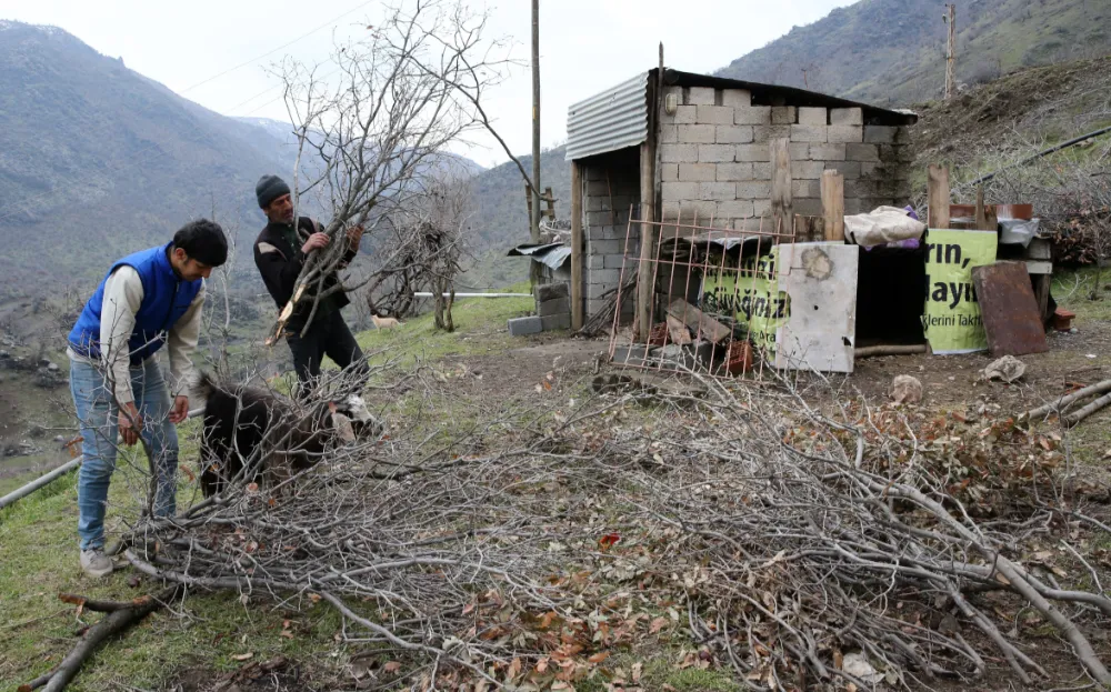 KARACA MEZRASINDA SADECE BABA OĞUL YAŞIYOR