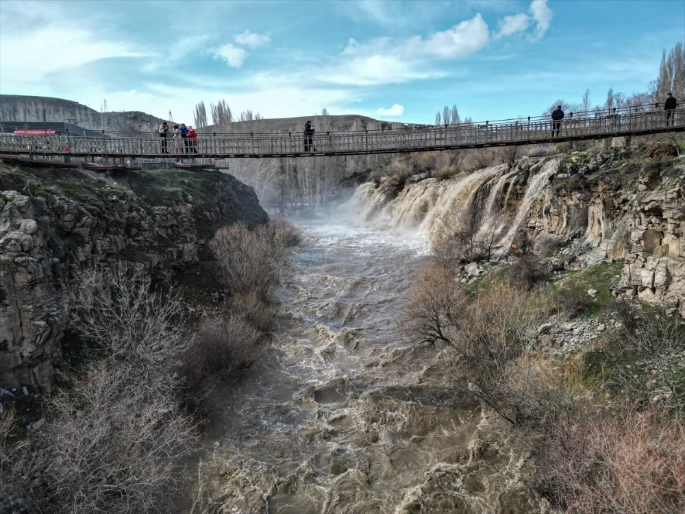 KARLARIN ERİMESİ VE YAĞIŞLAR DOĞUBAYAZIT’A 45 KM. UZAKLIKTA BULUNAN MURADİYE ŞELALESİ