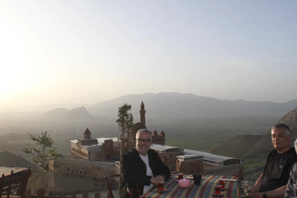 GÜN BATIMINDA DOĞUBAYAZIT OVASI VE İSHAK PAŞA SARAYI