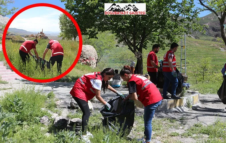 Doğubayazıt’da İshak Paşa Sarayı bölgesinde çevre temizliği yapıldı