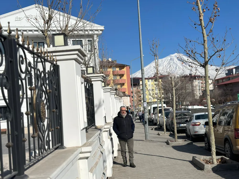 GELEN VE GİDENLERİN ARDINDAN