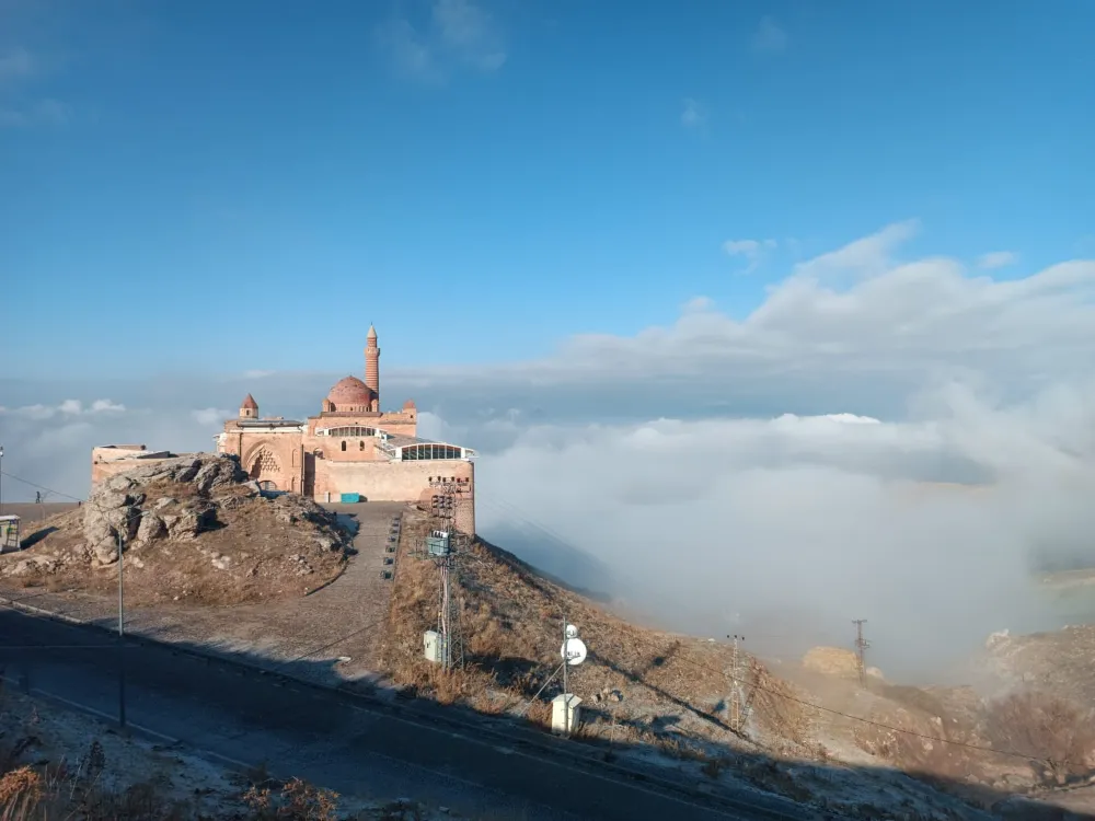 Sisler arasındaki İshak Paşa Sarayı Büyüledi