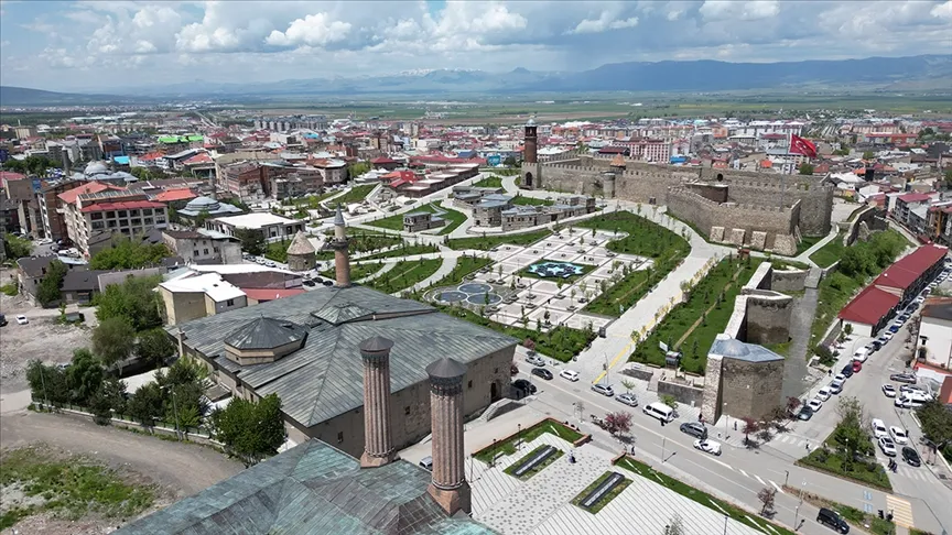 Açık hava müzesini andıran Erzurum, yaz aylarında da turistlerin rotasında