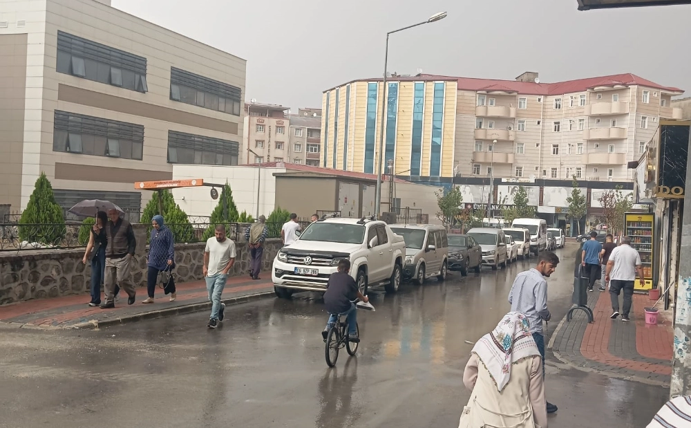 Doğubayazıt’ta Ağustos Yağmuru Nefes Aldırdı: Güneş ve Serinlik Bir Arada