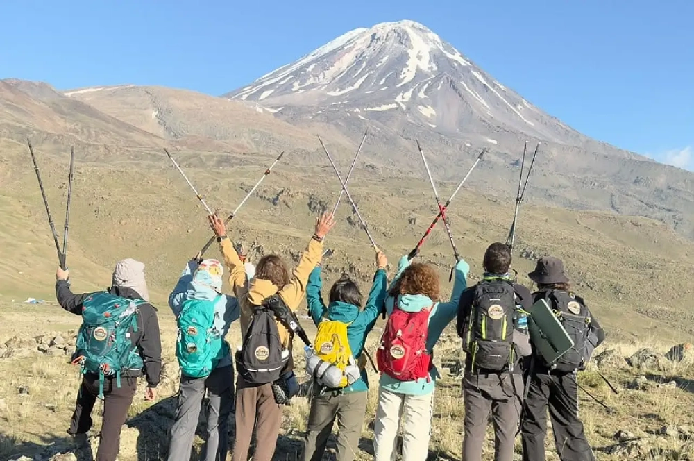 Sınırlar Aşılıyor, Devler Buluşuyor: Diplomatik Esintiler Sonrası Ağrı Dağı’nın Zirvesinde Tarihi Tırmanış Başladı!