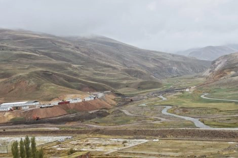 Diyadin'de Murat Nehri’nin Kaynağında Altın Madeni İddiası! ‘Atıklar Kaynağa Akıyor'