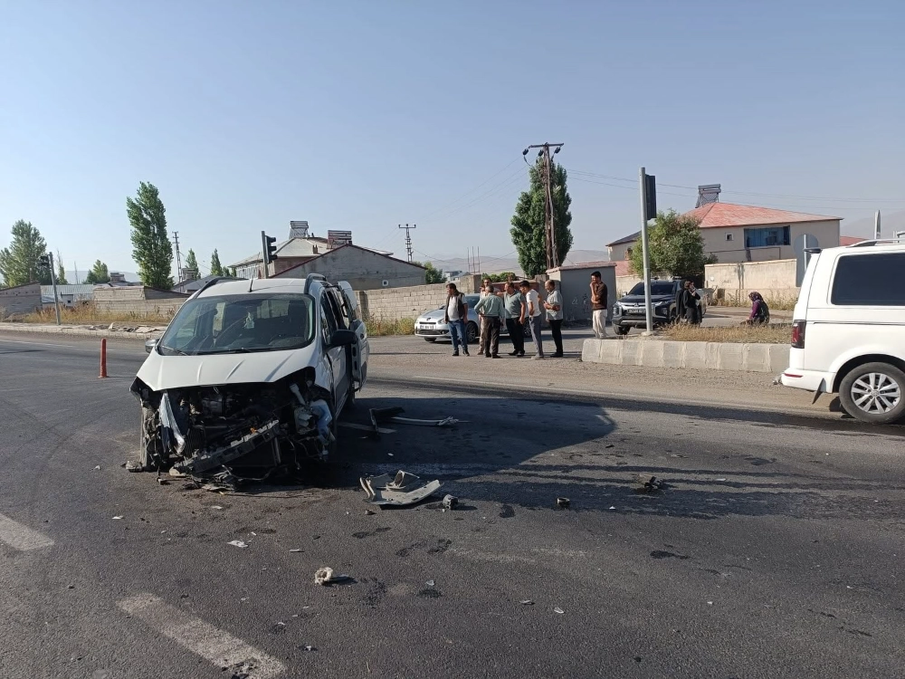 Taşlıçay’da Trafik Kazası