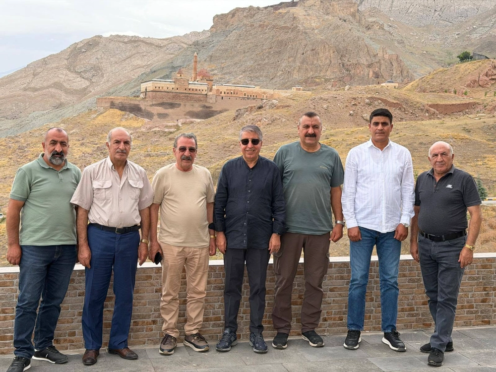 AĞRI’DA ANLAMLI ZİYARET: İŞ İNSANLARI VE STK TEMSİLCİLERİNDEN MURAT ŞAHİN’E NEZAKET ZİYARETİ