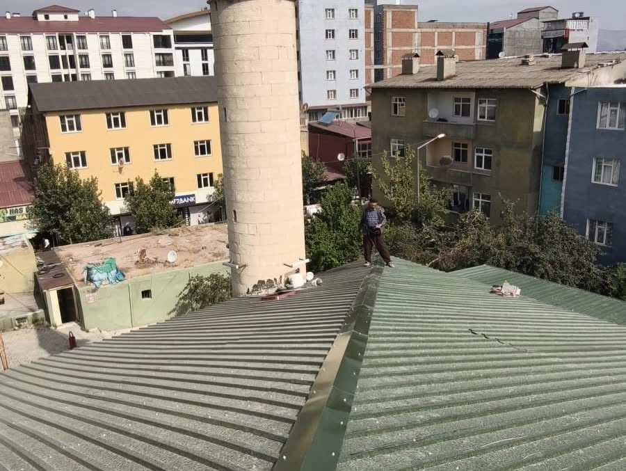 MERKEZ MEHMET BEYAZIT CAMİİ ÇATISI YENİLENDİ