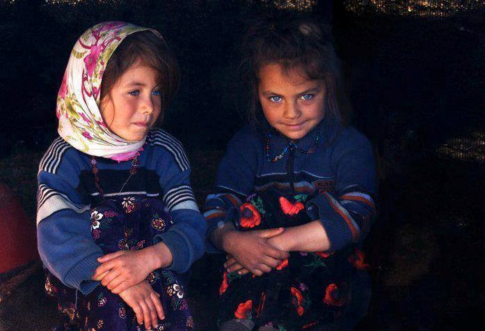 MAVİ GÖZLÜ ÇOCUK