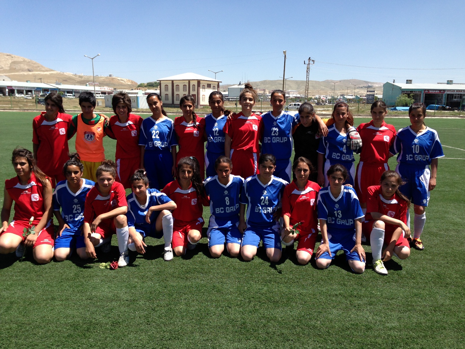 BAYAZIT SPOR  BAYAN FUTBOL TAKIMI 2 .LİGE YÜKSELDİ