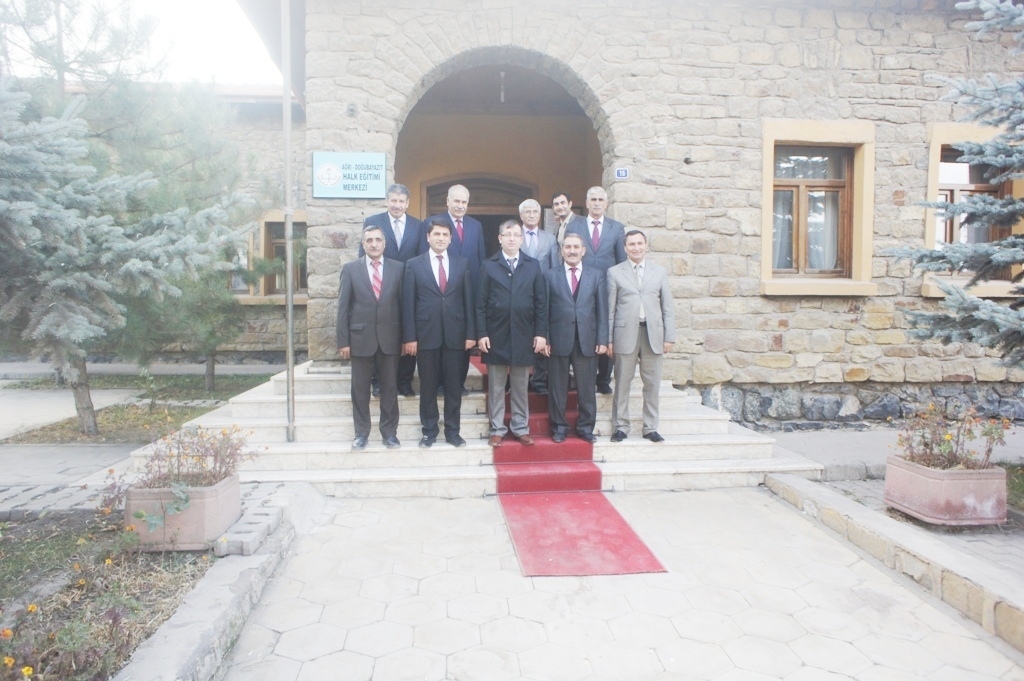 DOĞU BEYAZIT`TA EMEKTAR ÖĞRETMENLERLE BİR ARADA