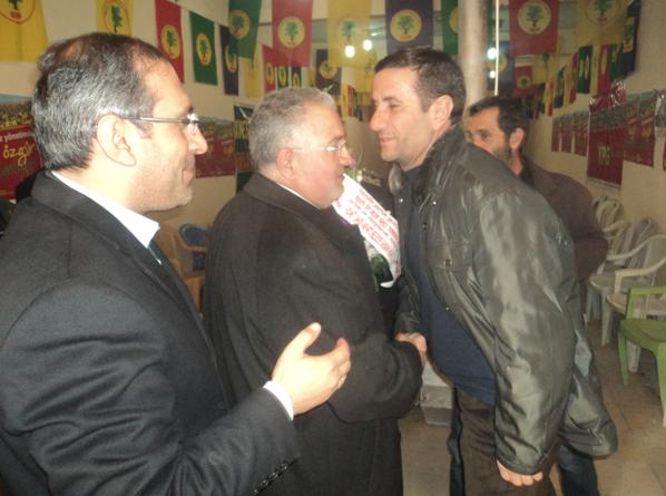 AK PARTİ`DEN BDP SEÇİM BÜROSU`NA ZİYARET