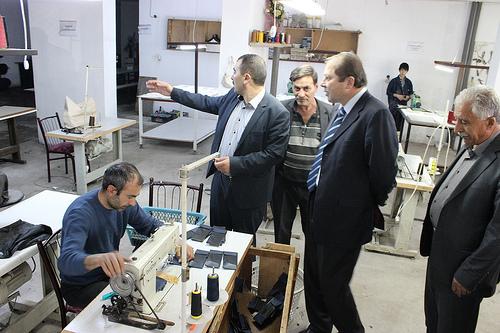 VALİ YARDIMCISI DOĞUBAYAZIT DERİ ÇANTA FABRİKASI ZİYARETİ