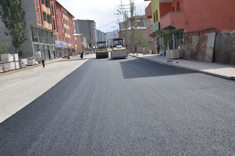 BEKLENEN ASFALTLAMA ÇALIŞMALARI BAŞLADI