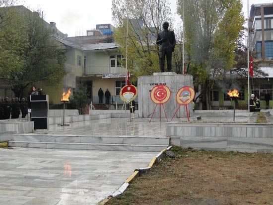 DOĞUBAYAZIT`TA 10 KASIM ATATÜRK`Ü ANMA TÖRENİ