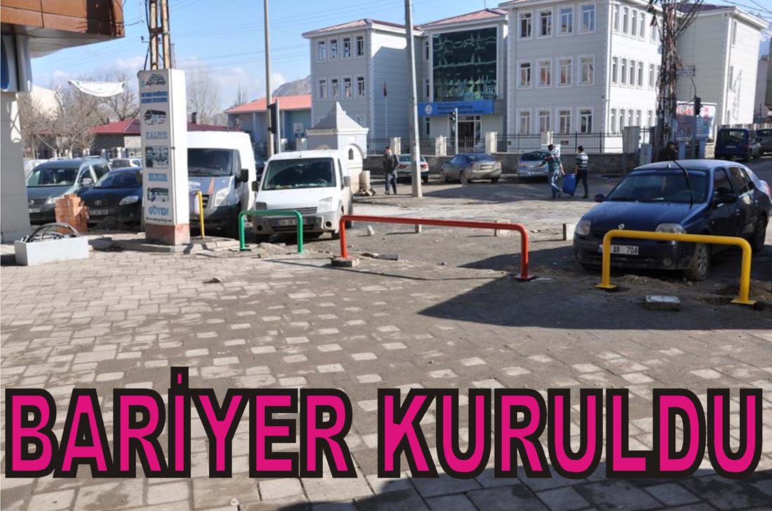 Belediyece Çarşı caddesine bariyer