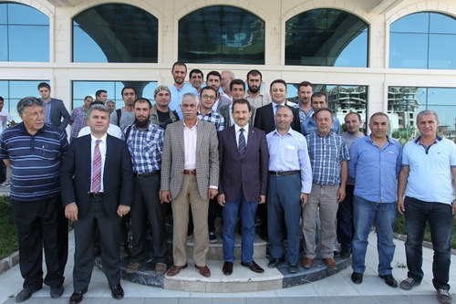 Basın İlan Kurumu (BİK) Genel Müdürü Mehmet Atalay, yerel gazetelerin imtiyaz sahipleri Ağrı gazeteleri ile bir araya geldi