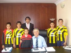 Emin Çalpan Sporculara Altın Taktı
