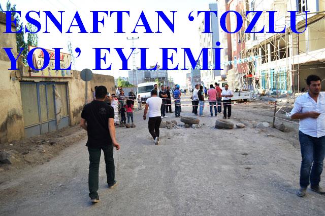 DOĞUBAYAZIT`LI ESNAFLARDAN ?TOZLU YOL` EYLEMİ