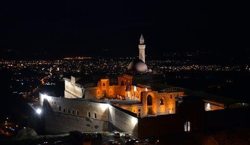 DOĞU BEYAZIT İSHAKPAŞA SARAYI GECE BİR BAŞKA GÜZEL...