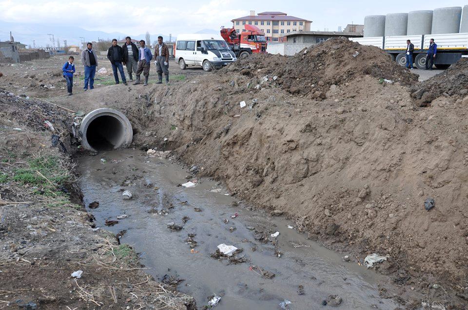 Doğubayazıt Belediyesi Dere Kapatma Çalışması Başlattı