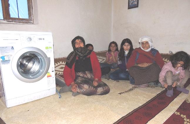 Eleşkirt`te Hazal Nineye Kaymakam Sahip Çıktı
