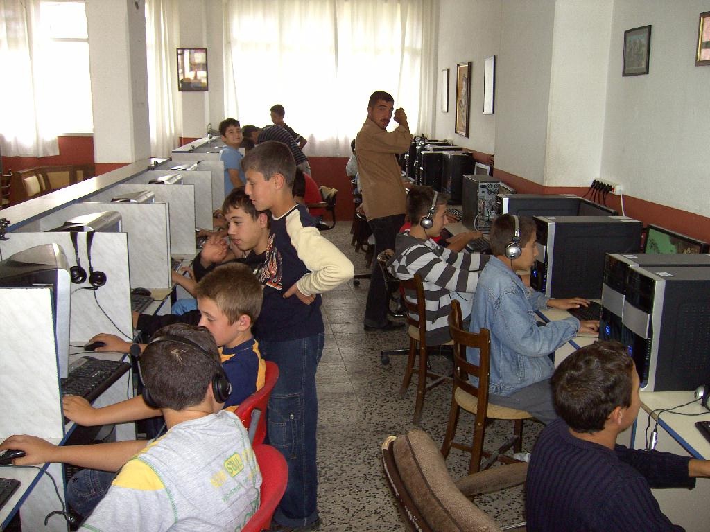 KAFELERE YAŞ SINIRLAMASI GELDİ
