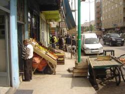 Sokak ve Kaldırımlar ?Benimdir` Diyen Çıkmadı?