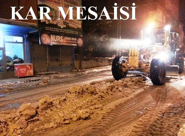 BELEDİYE`DEN GECE KAR MESAİSİ
