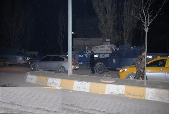ULUYOL POLİS KARAKOLUNA PATLAYICI ATILDI