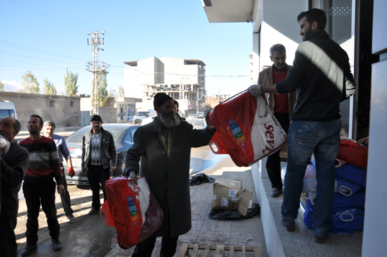 Doğubayazıt`tan Kobanêye 5. Yardım TIR`ı gönderildi