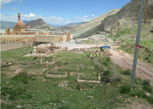 İSHAKPAŞA SARAYI MEZARLIK MESCİDİ RESTORE EDİLİYOR.