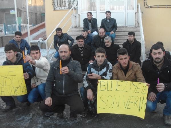 DOĞUBAYAZIT`TA MUMULU PROTESTO