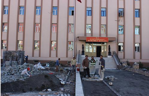 DOĞUBAYAZIT KAYMAKAMLIK BİNASI ONARILIYOR