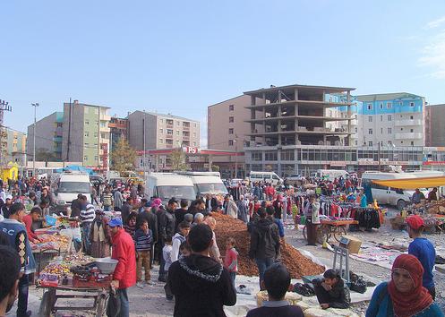 DOĞUBAYAZIT`TA BAYRAM PAZARI