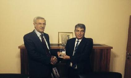 ALİRIZA AYDEMİR`E PLAKET